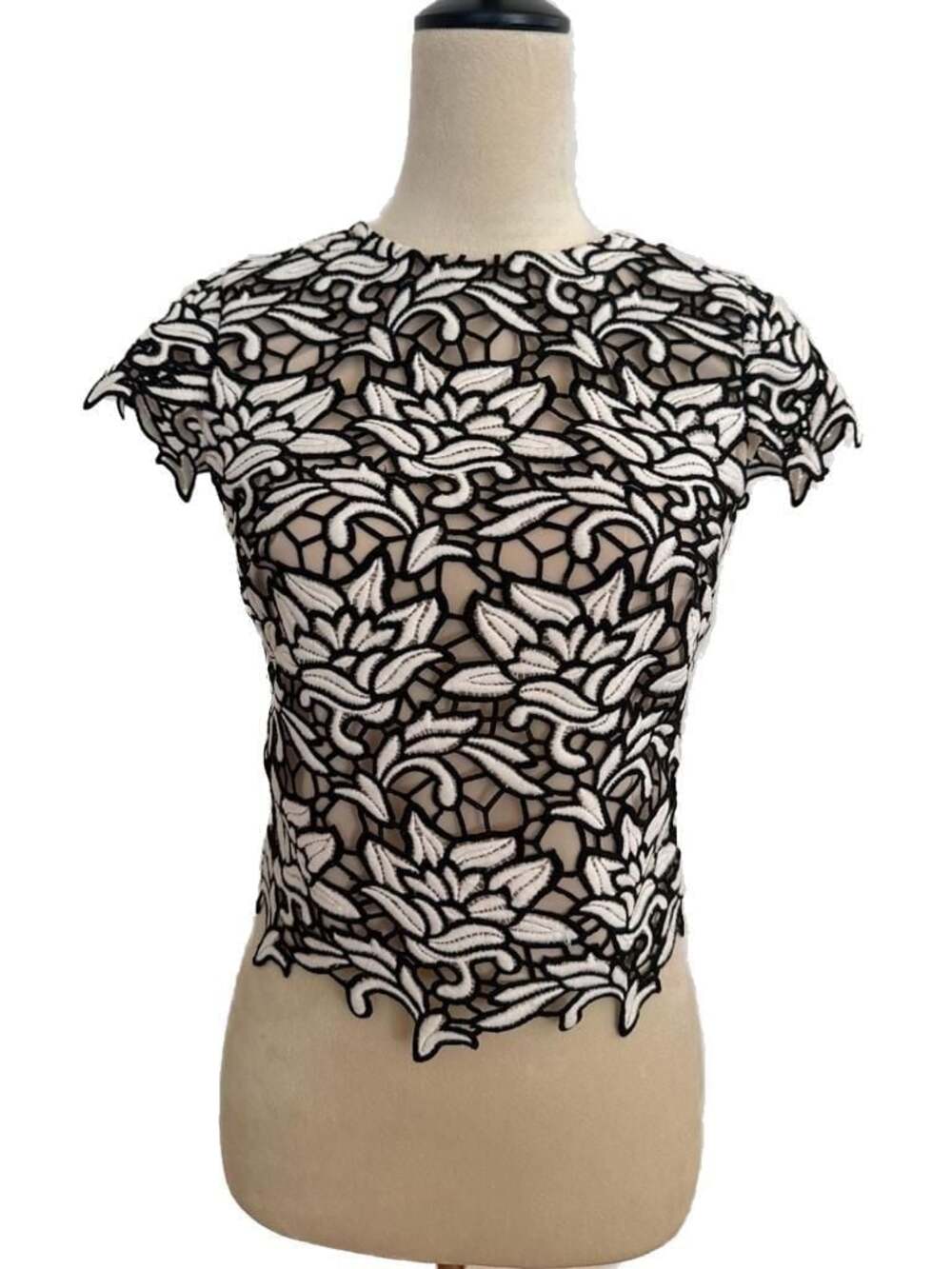 Alice + Olivia Eve Embroidered Floral Lace Sleeveless Crop Top